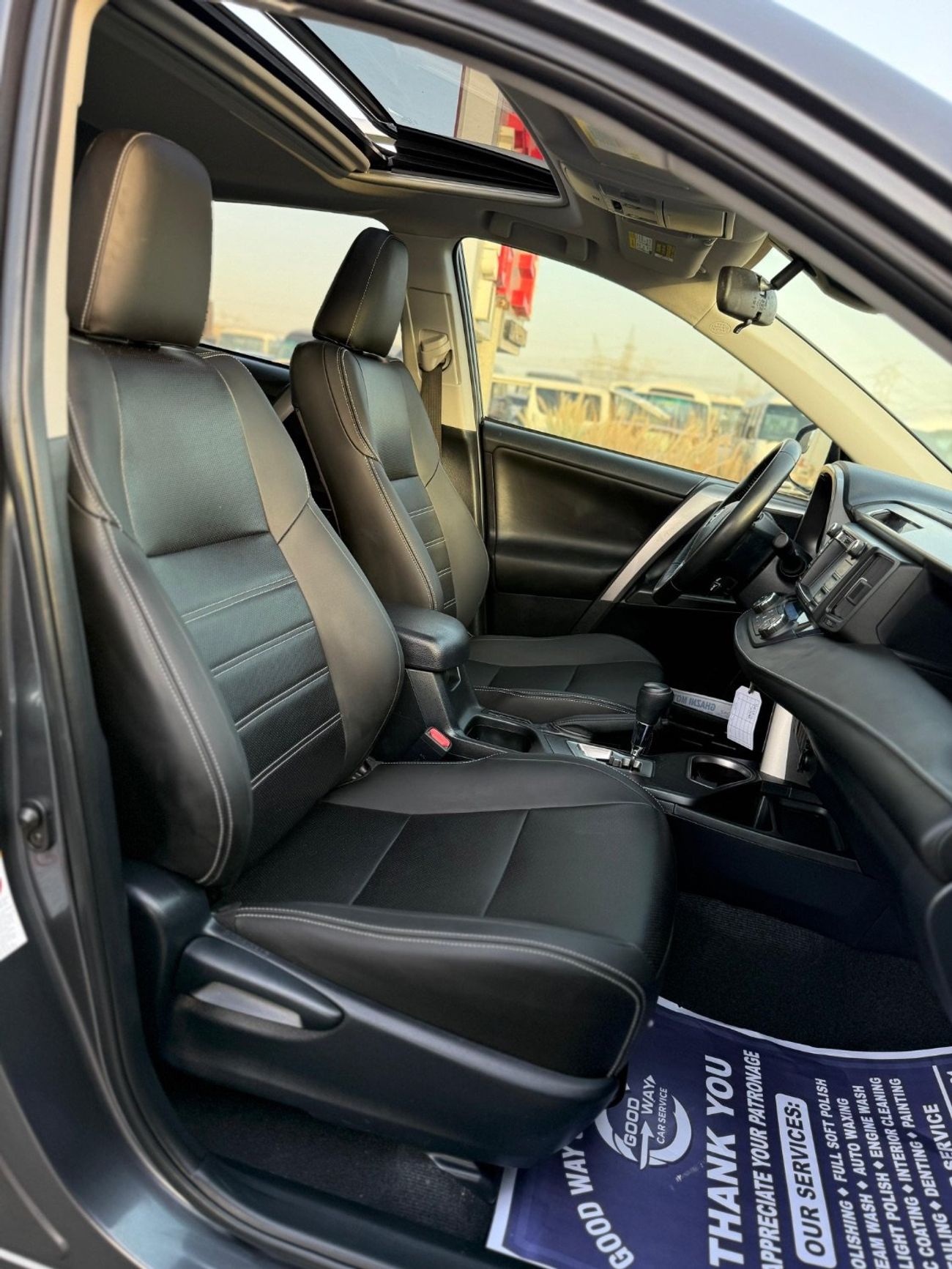 تويوتا راف ٤ XLE sunroof, leather seats Full Option