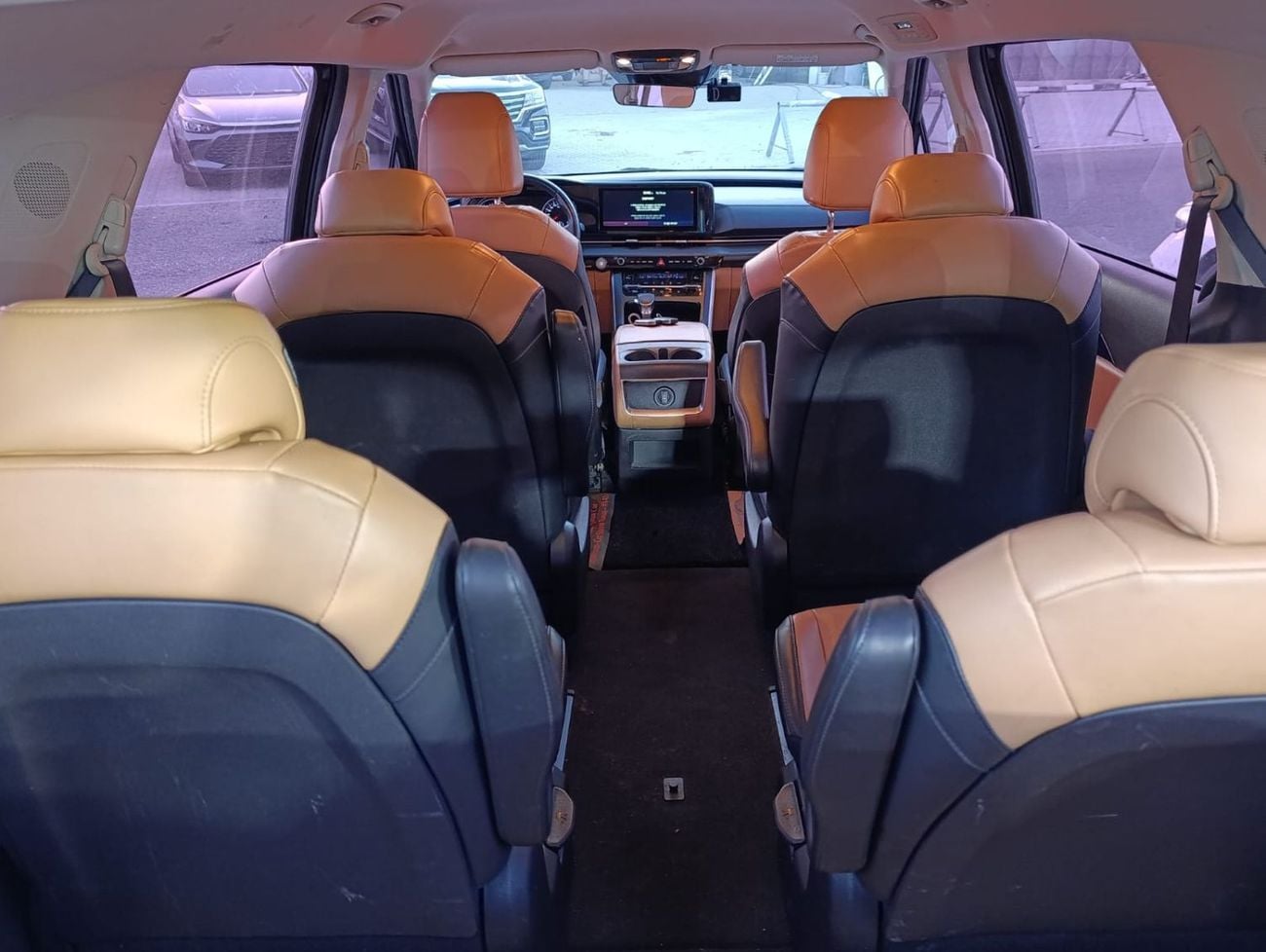 Kia Carnival STD (NON GCC)