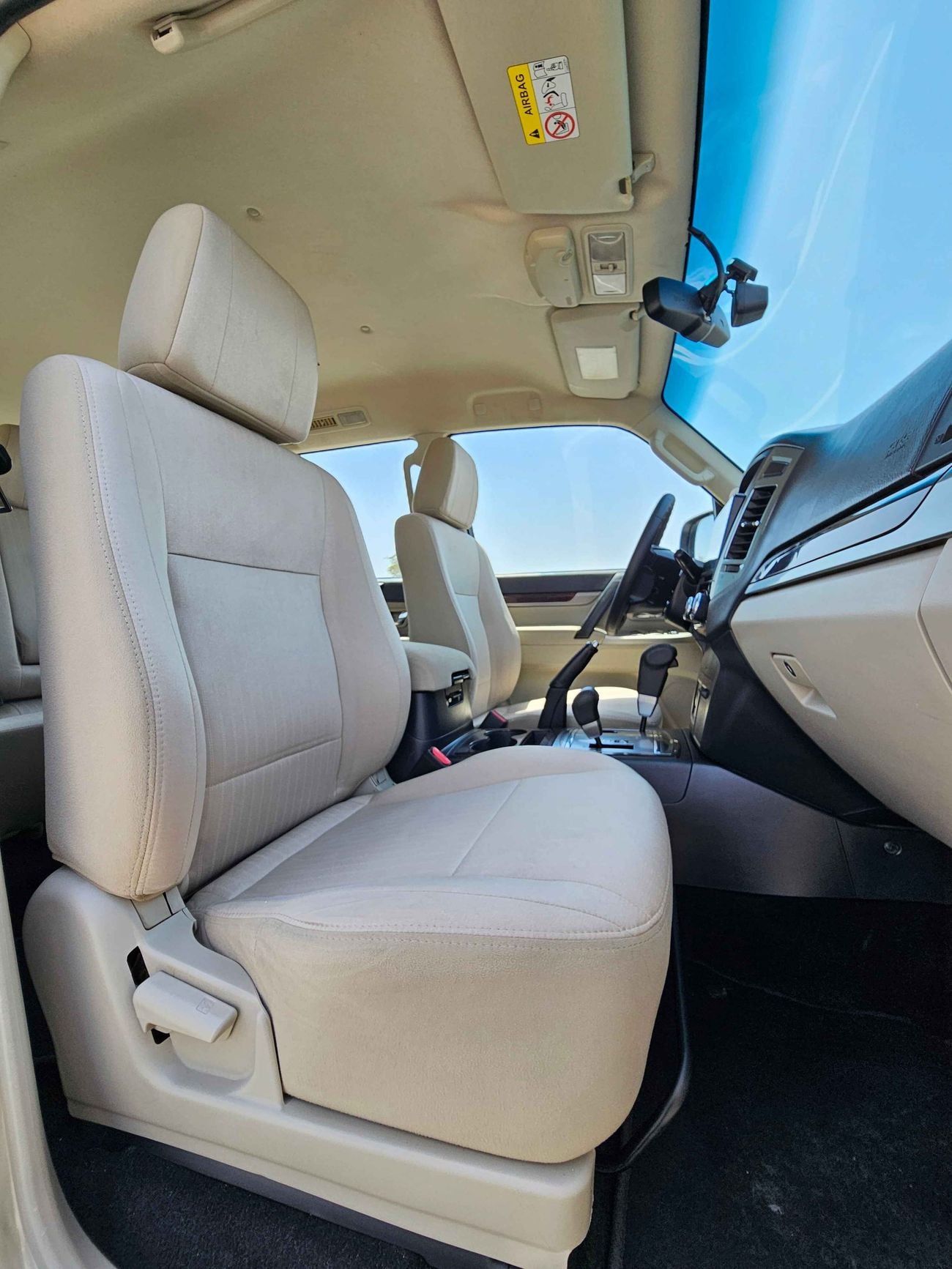 Mitsubishi Pajero GLS 3.5/ 4WD/ DVD CAMERA/ LOW MILEAGE/ 861 MONTHLY /LOT#701811