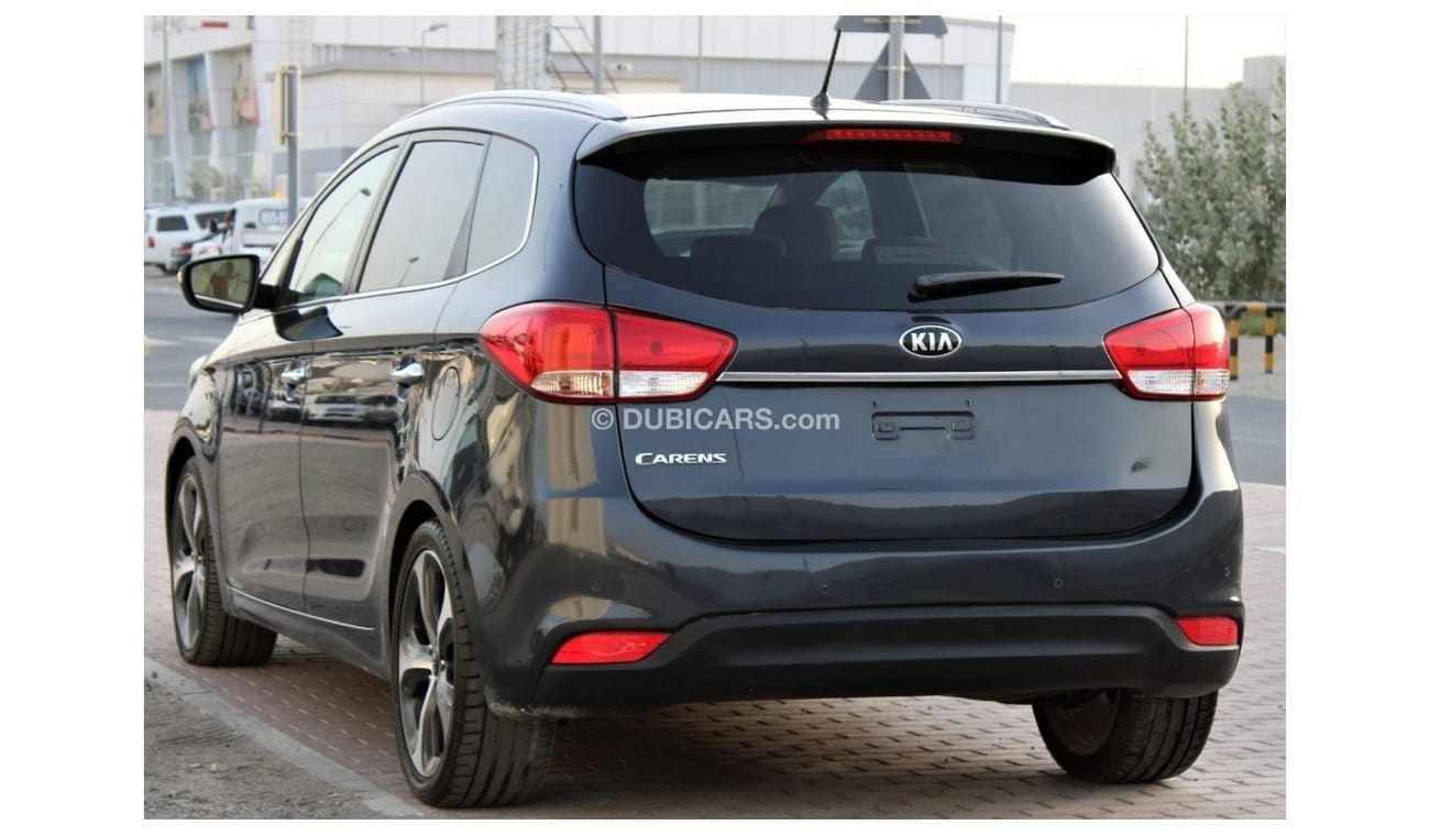 Kia Carens Kia Carens 2015 2000 CC GCC panorama in excellent condition without accidents very clean from inside
