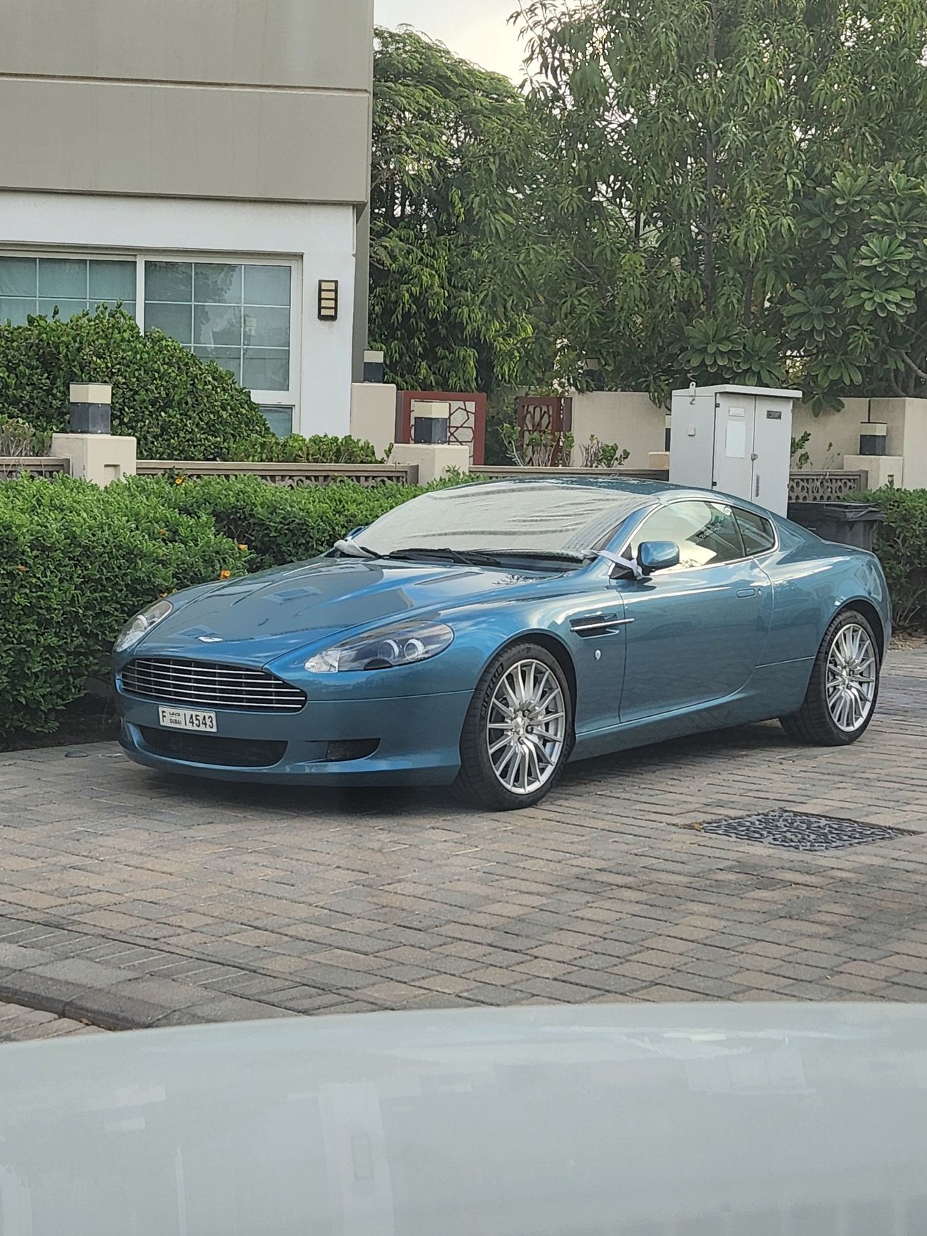 أستون مارتن DB9 5.9