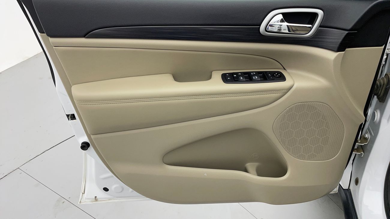 جيب جراند شيروكي LAREDO 3.6 | بدون دفعة مقدمة | اختبار قيادة مجاني للمنزل