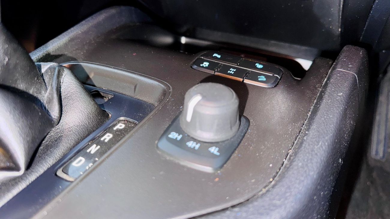 Ford Ranger 3.2L DIESEL 4WD | RHD | AUTOMATIC | ROOF RACK + LEATHER SEATS + MULTIMEDIA + BOOT SHUTTER