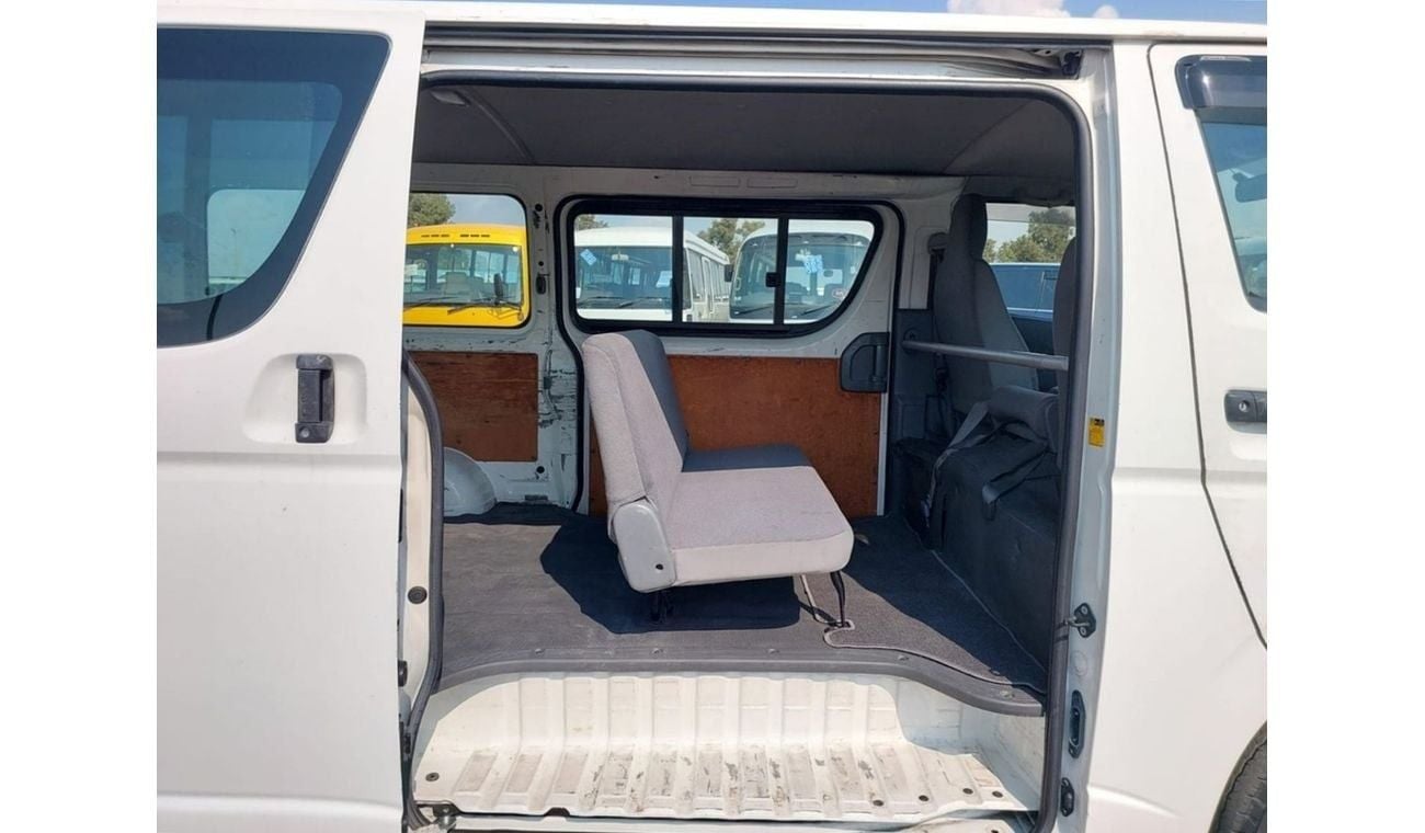 Toyota Hiace TOYOTA HIACE VAN RHD 2007 MODEL 2.5 L DIESEL MANUAL(PM78244)