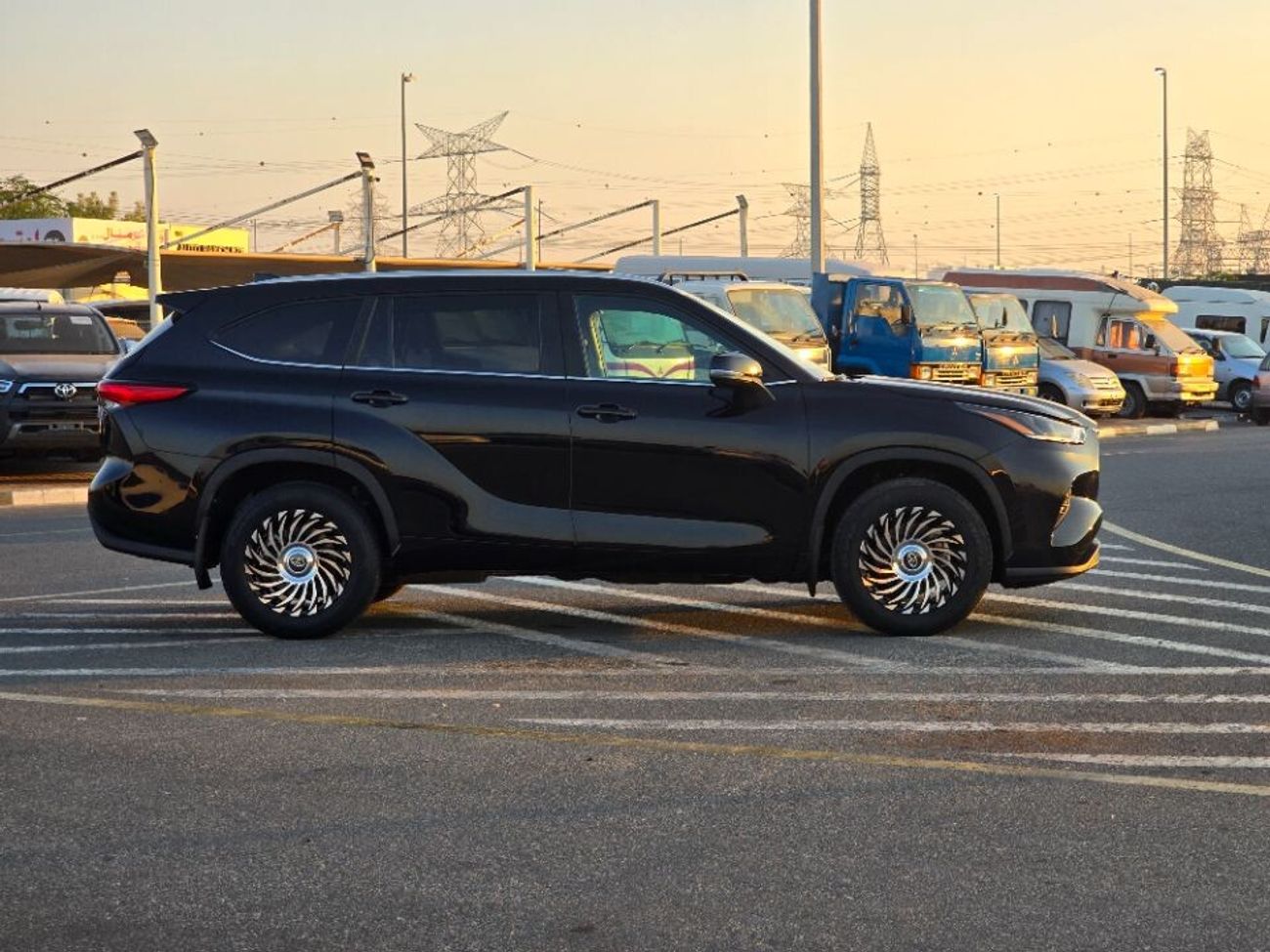 Toyota Highlander 2023 Model 2.4cc engine Sunroof, 4x4 and 7 seater
