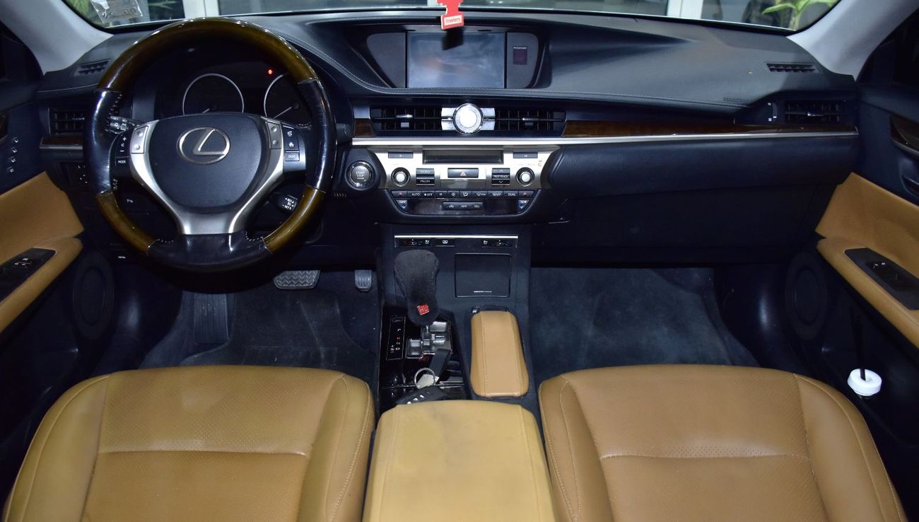 لكزس ES 350 PLATINUM EXCELLENT DEAL for our Lexus ES350 ( 2015 Model ) in Silver Color American Specs