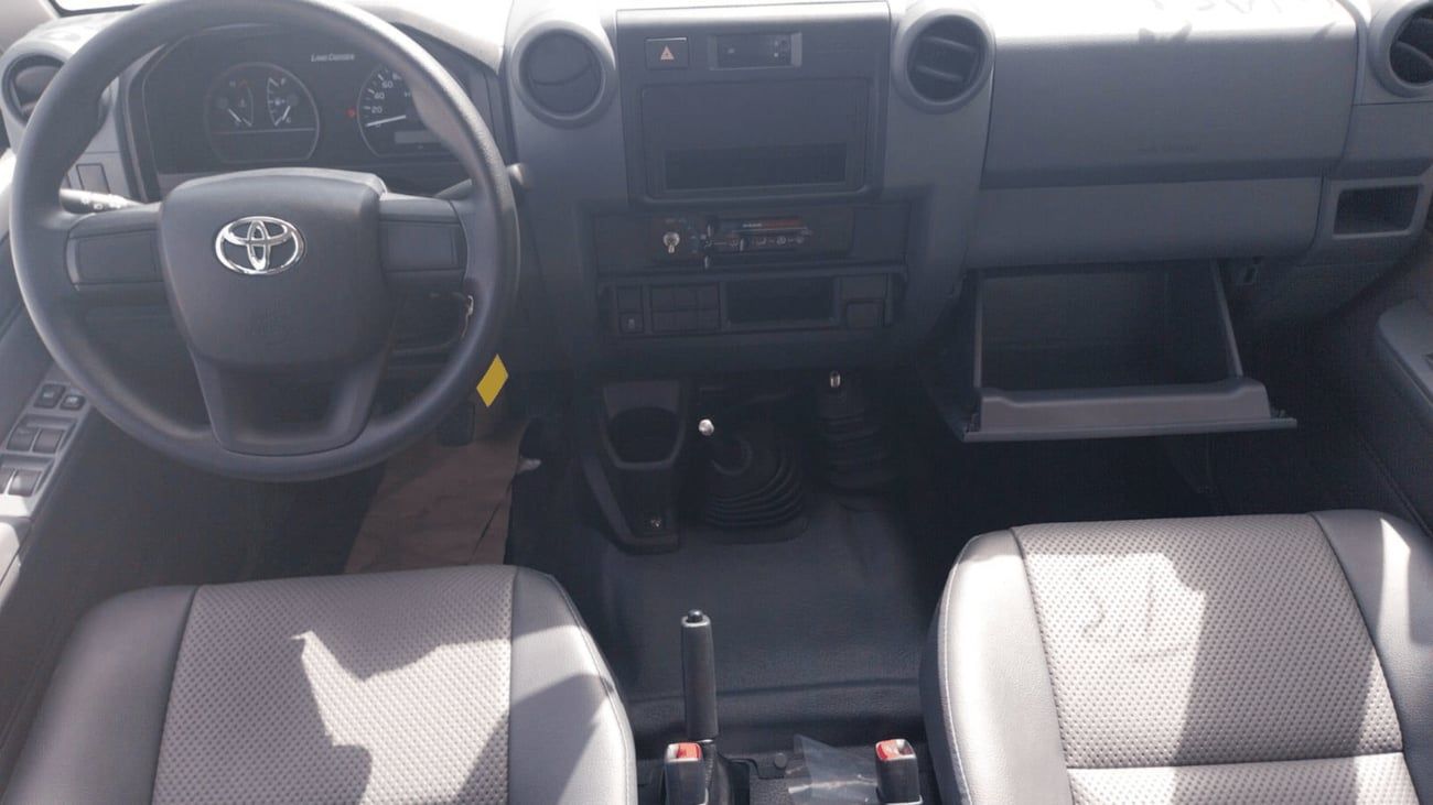 تويوتا لاند كروزر بيك آب ECT0028 - Toyota LC79 DCab - 2.8L Diesel Manual White (Diff lock)