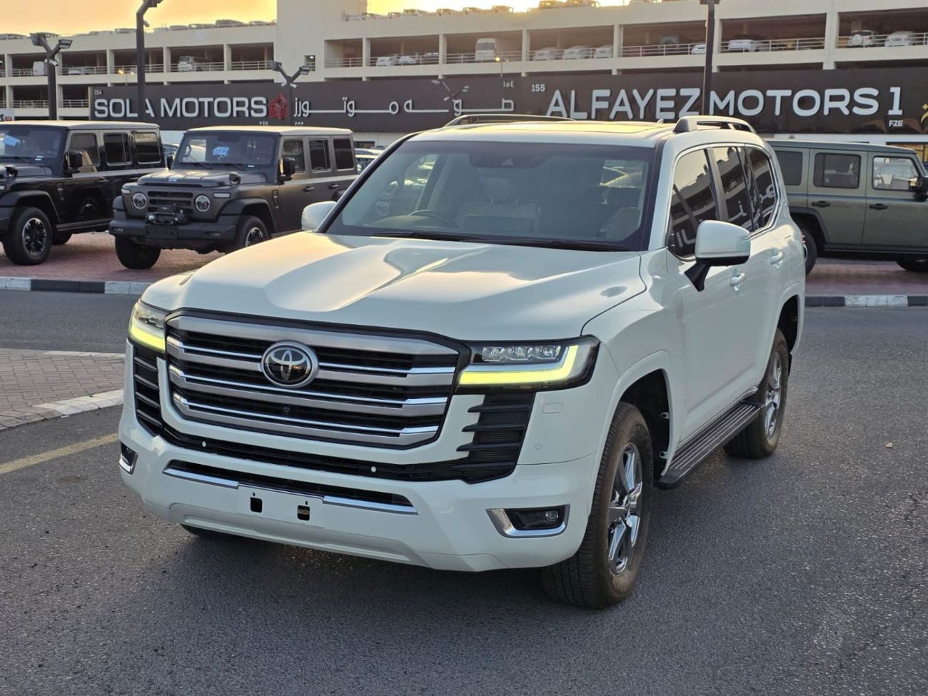 تويوتا لاند كروزر diesel 3.3 liter right hand drive in side beige sunroof leather seats