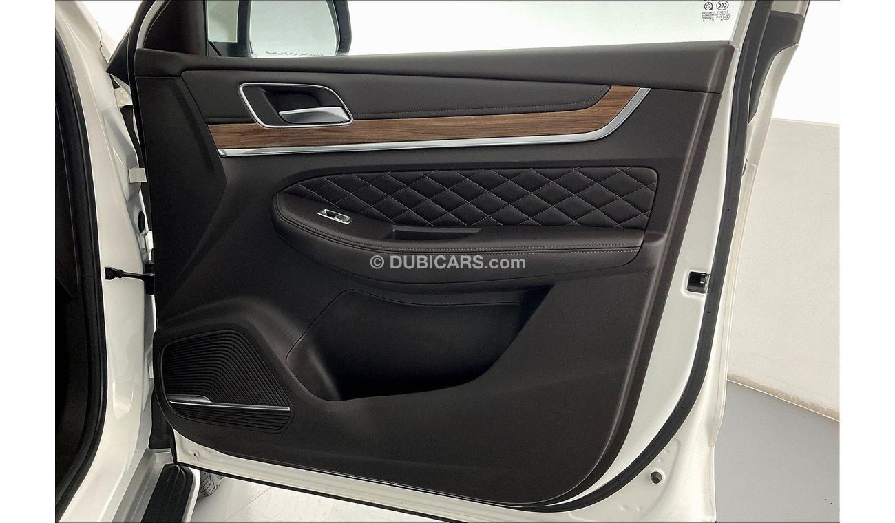 أم جي RX8 Luxury