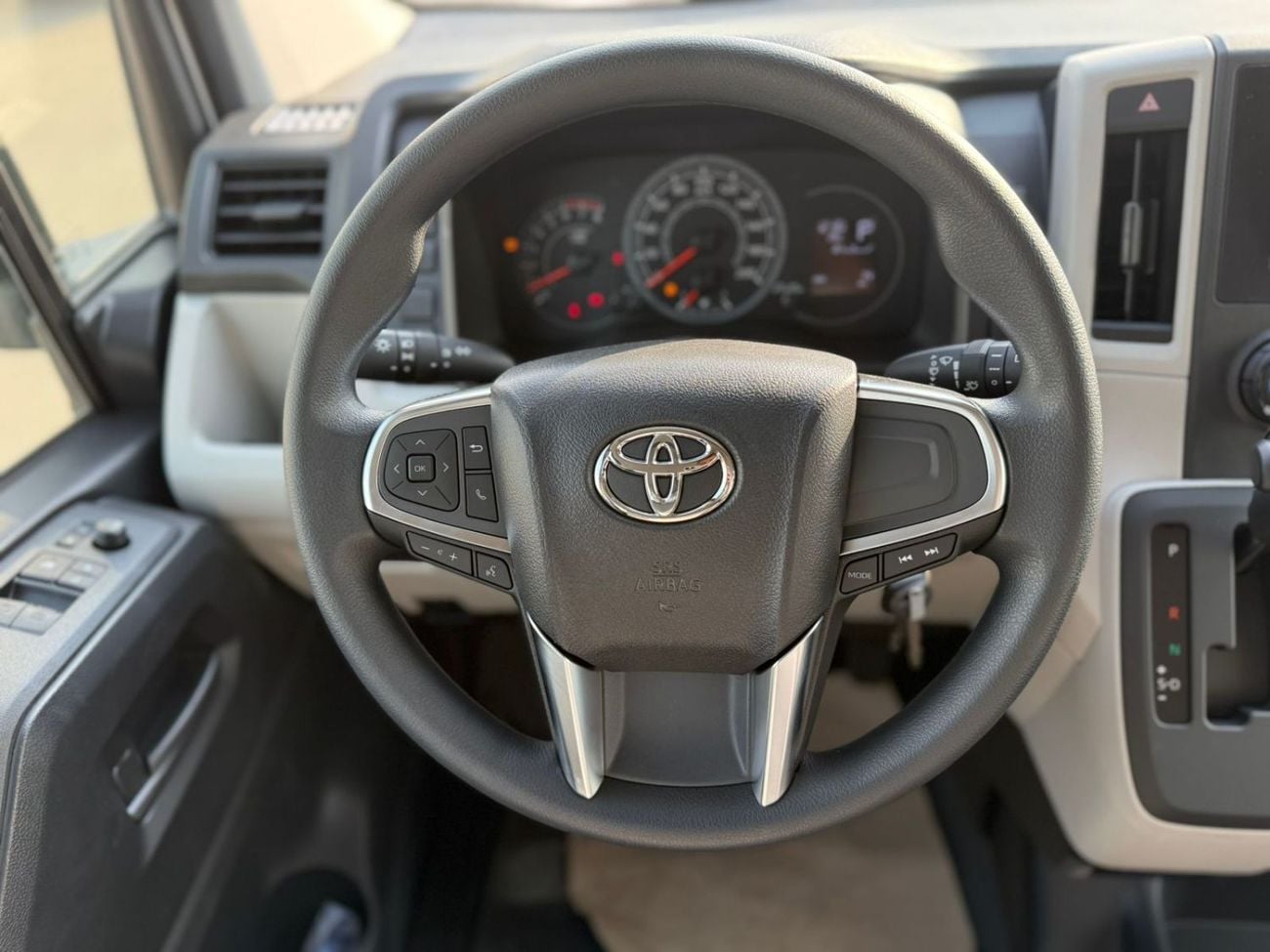 تويوتا هاياس HIACE 2026 MODEL 13 SEATS 3.5L PETROL V6 HIGH ROOF A/T