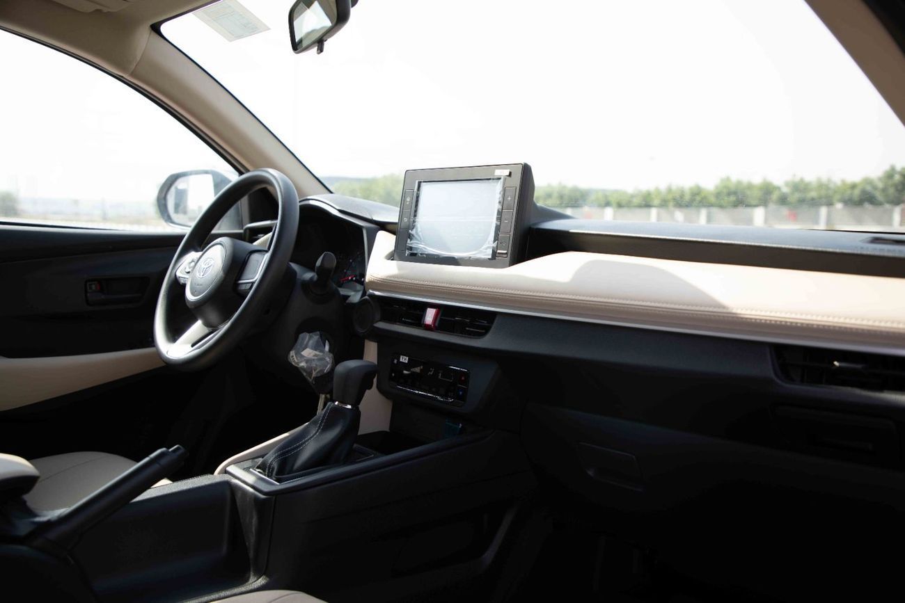 تويوتا يارس 2024 Toyota Yaris E 1.5 - White Inside Dark Brown | Export Only