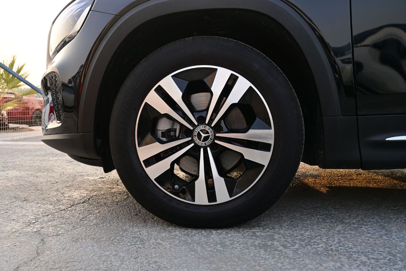 Mercedes-Benz GLB 200 Mercedes-Benz GLB 1.3L Turbo, FWD, Model 2025 Color Black