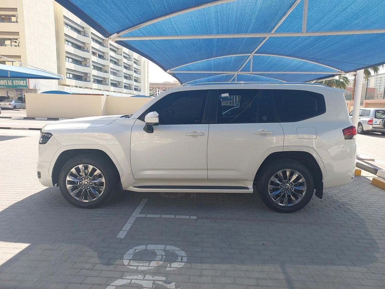 تويوتا لاند كروزر GXR 4 | بدون دفعة مقدمة | اختبار القيادة في المنزل