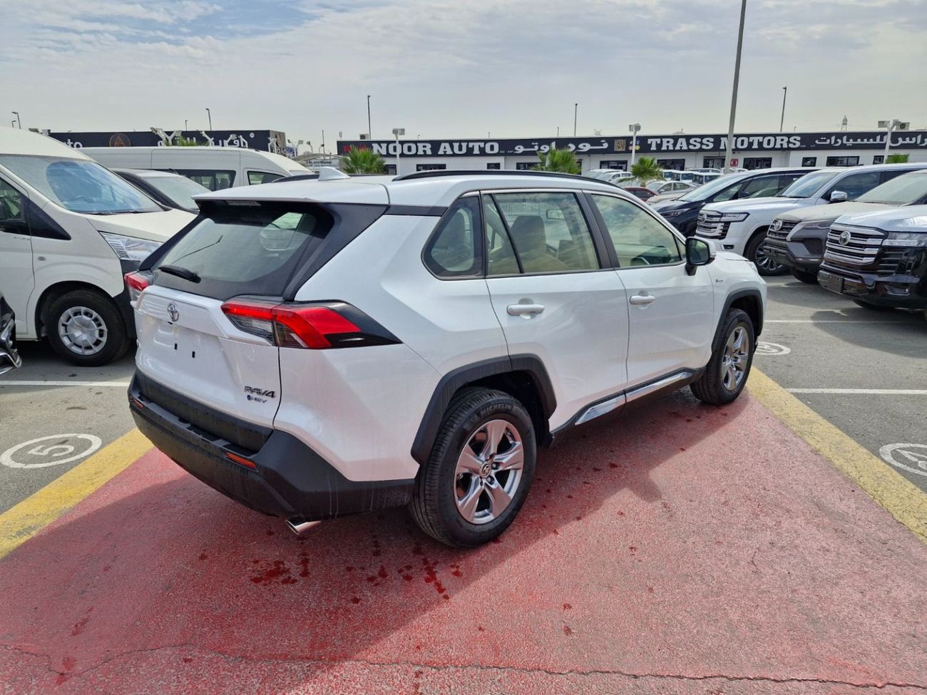 Toyota RAV4 2025 TOYOTA RAV 4 4X4 2.5L HYBRID PETROL A/T GCC BRAND NEW 0KM