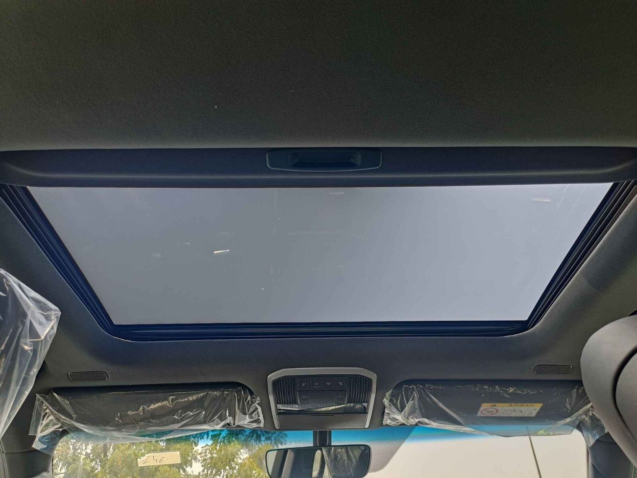 Toyota Land Cruiser GXR, 4.0L V6 PETROL, DRIVER POWER SEAT, SUNROOF, 4WD, FULL OPTION (CODE # 67881)