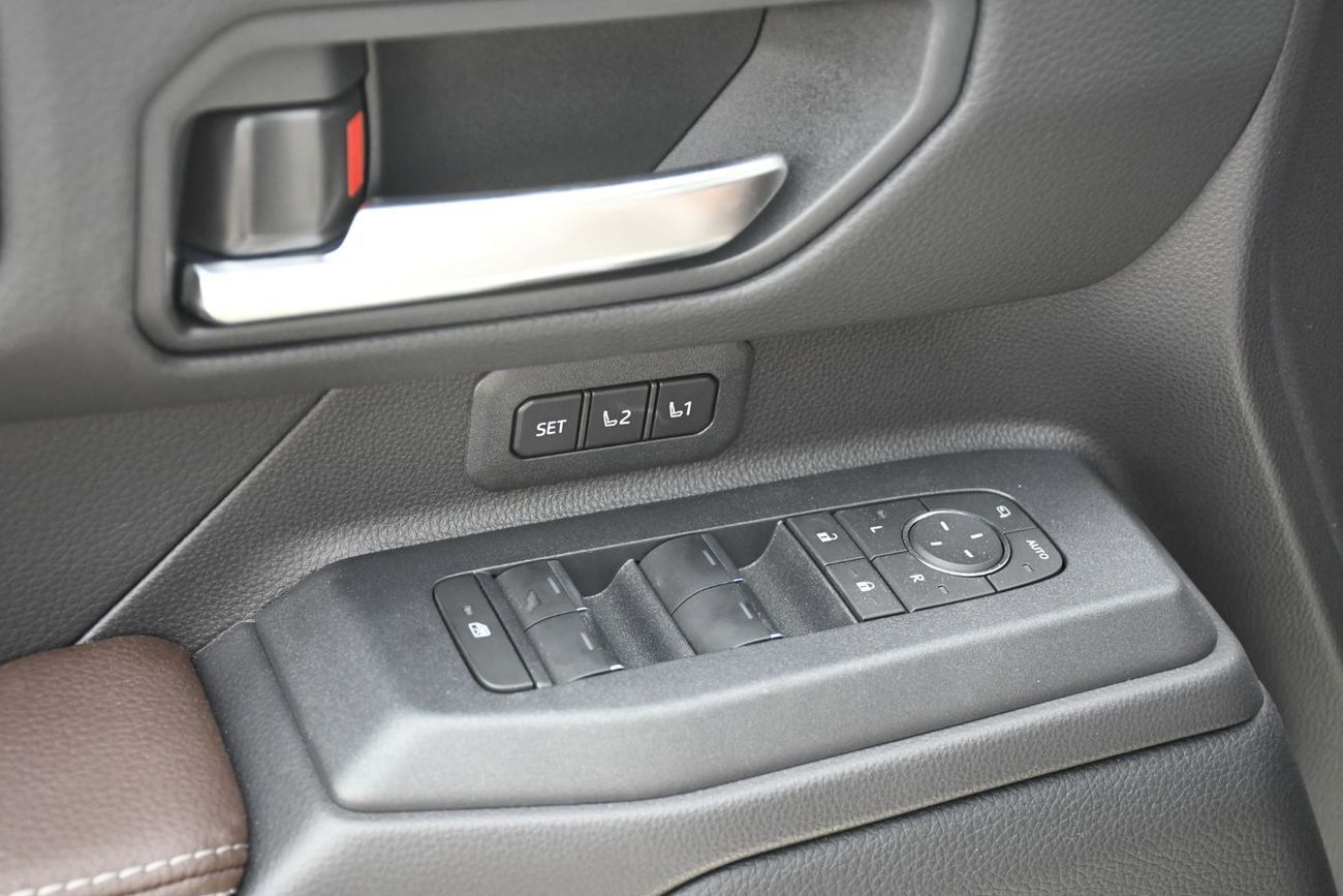 تويوتا برادو 2.4L Adventure  Petrol Full Option GCC (Ready Stock)