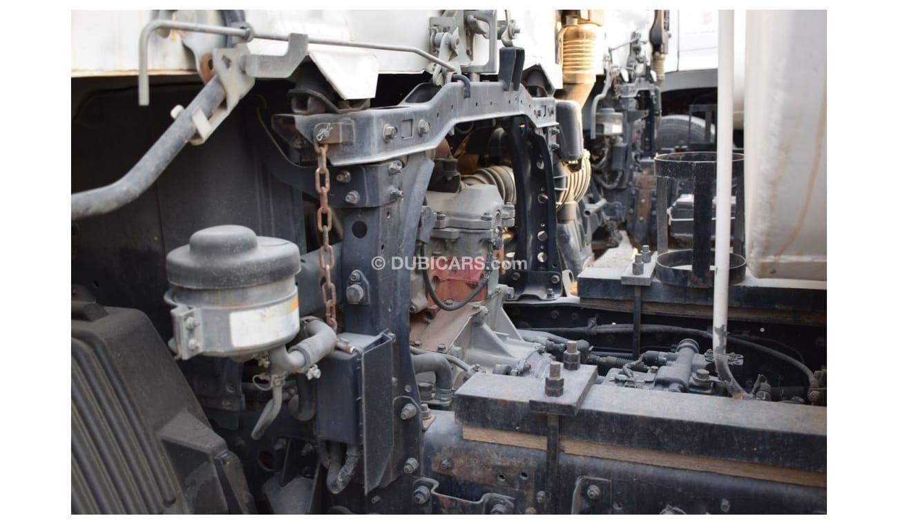 هينو 500 Hino Truck with 2200 gallon Water tanker, Model:2005. Excellent condition