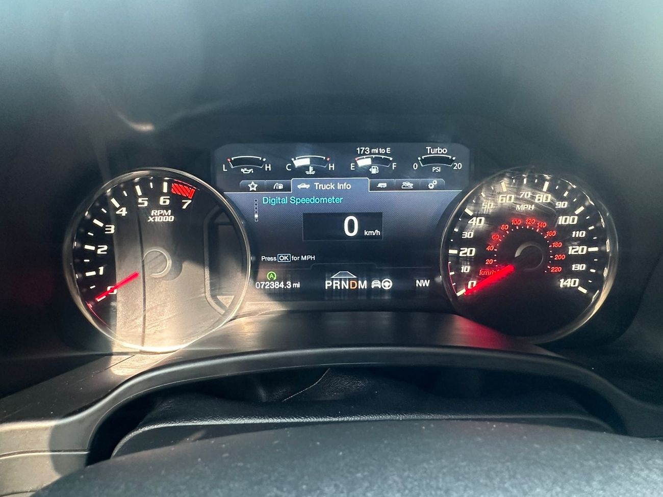 فورد إف-150 رابتور Ford F-150 Raptor (performance trim)	•	Engine: 3.5 L Twin-Turbo High-Output EcoBoost V6	•	Body optio