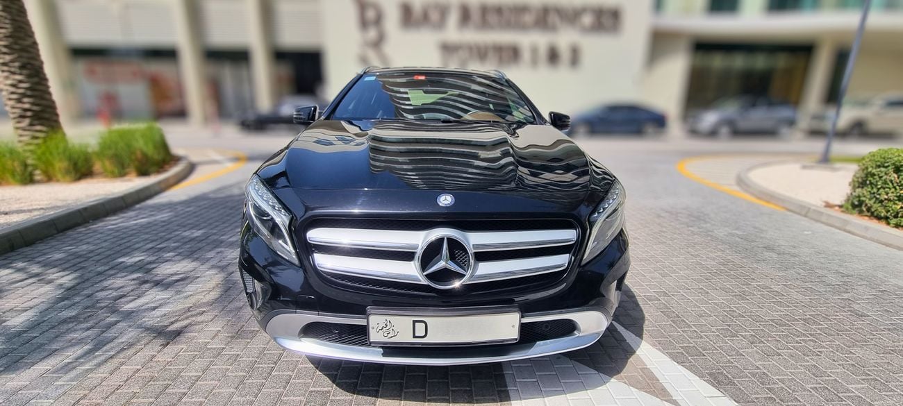 مرسيدس بنز GLA 250 4MATIC (All-Wheel-Drive)