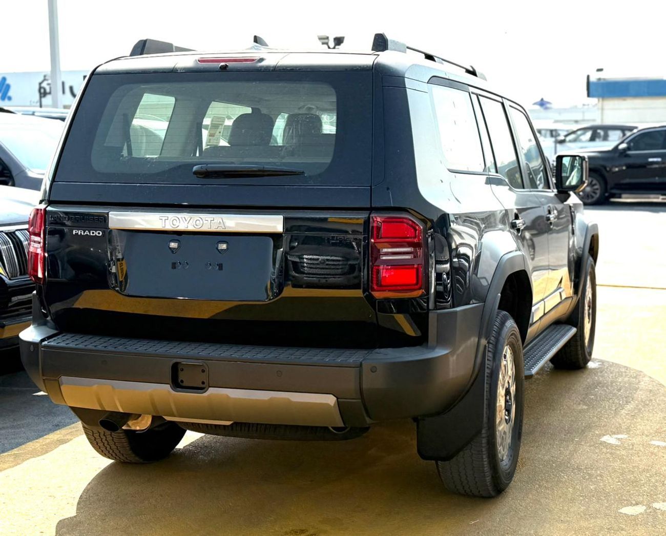 تويوتا برادو TOYOTA PRADO  2.4 L     V4  MODEL 2026  HP.    264 INTERIOR BAGE  COLLAR black