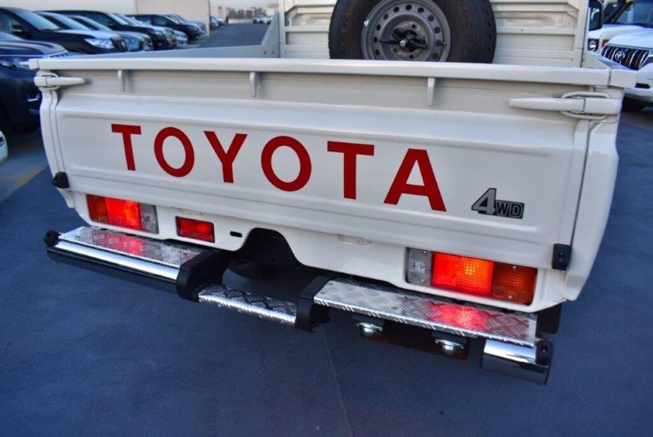 تويوتا لاند كروزر بيك آب 79 Double Cab 2.8L Turbo Diesel 4WD Automatic