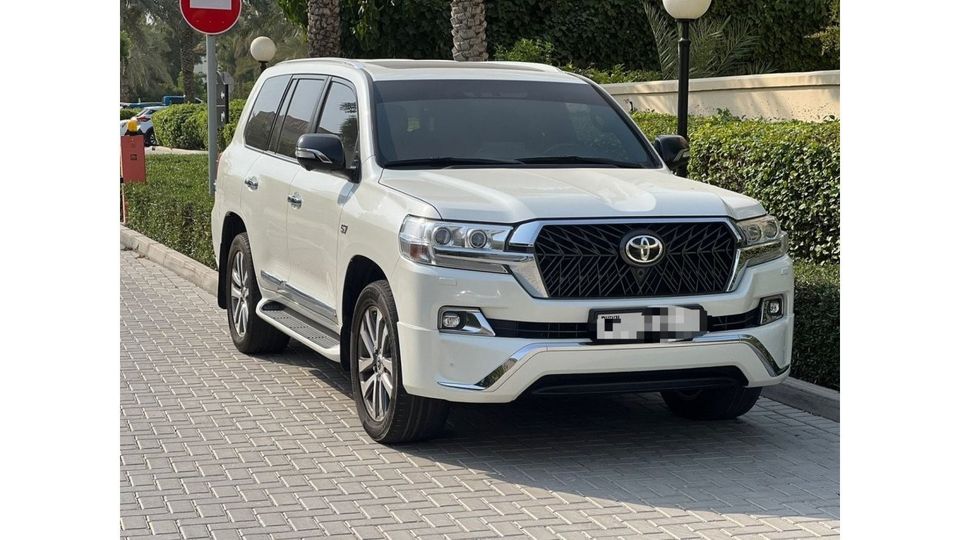 Used Toyota Land Cruiser VXR 5.7L 2018 for sale in Dubai 760470