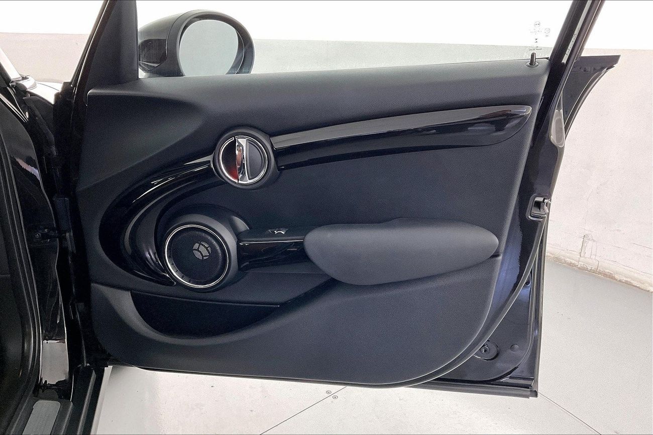 سوزوكي جيمني GL W/Cruise Control | عرض العيد الحصري | خالية من أضرار الفيضانات