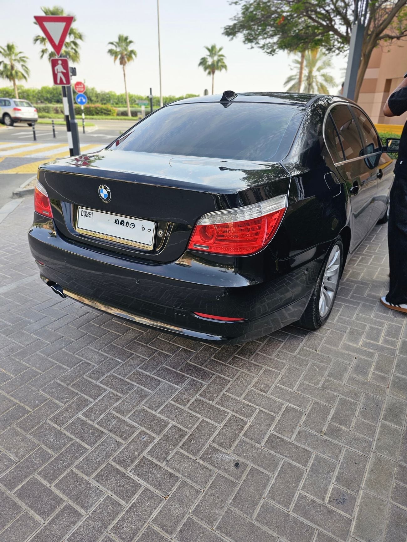 بي أم دبليو 523i