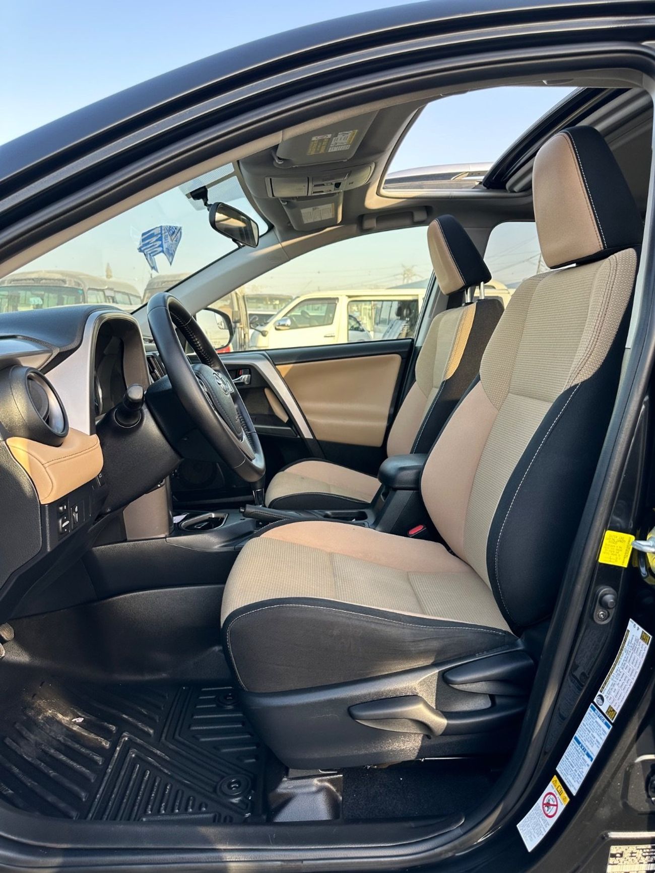 Toyota RAV4 Hybrid XLE Sunroof, push start full option