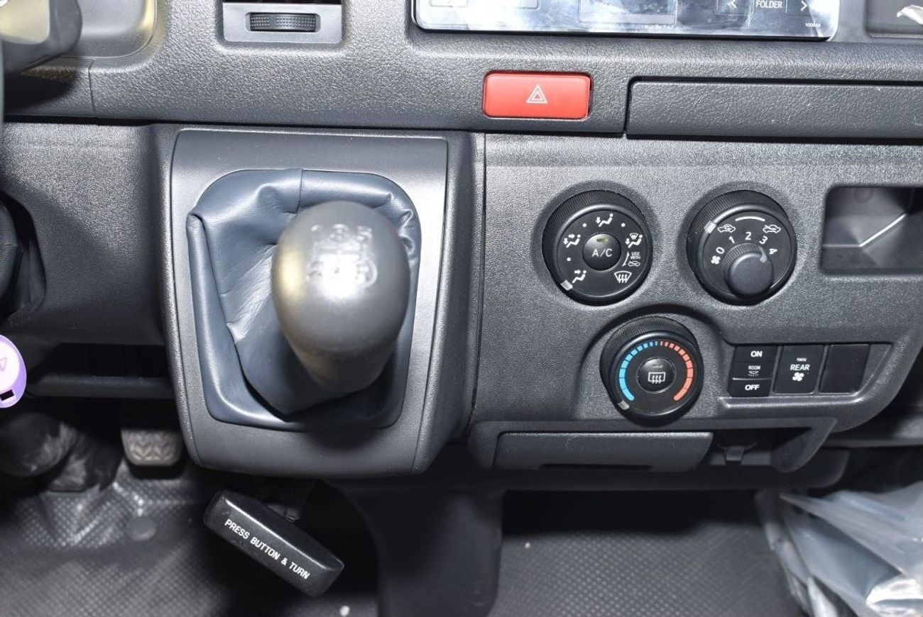 تويوتا هاياس Toyota Hiace 2.7L High Roof  Model 2025