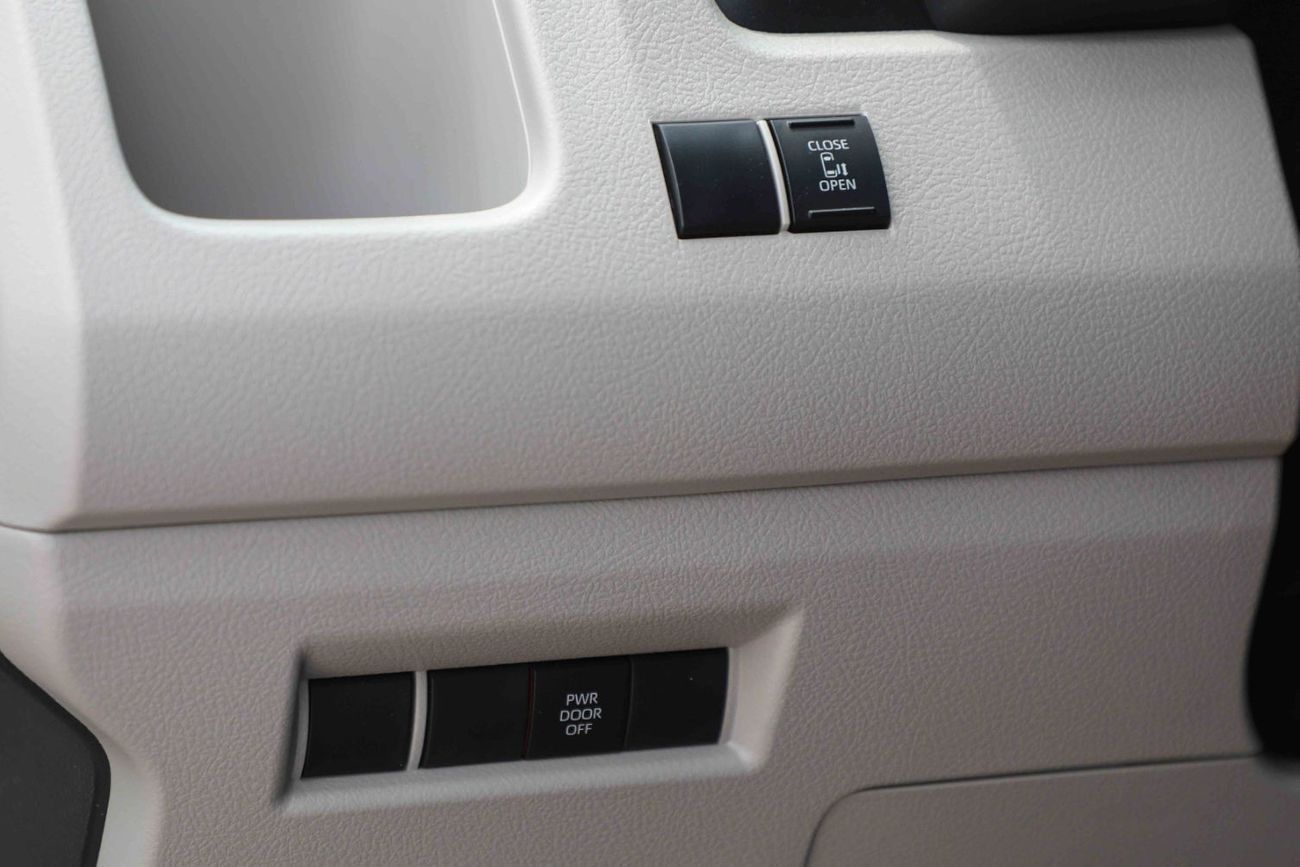 تويوتا هاياس 2025 Toyota Hiace Commuter 13Str 3.5L - White Inside Grey | Export Only