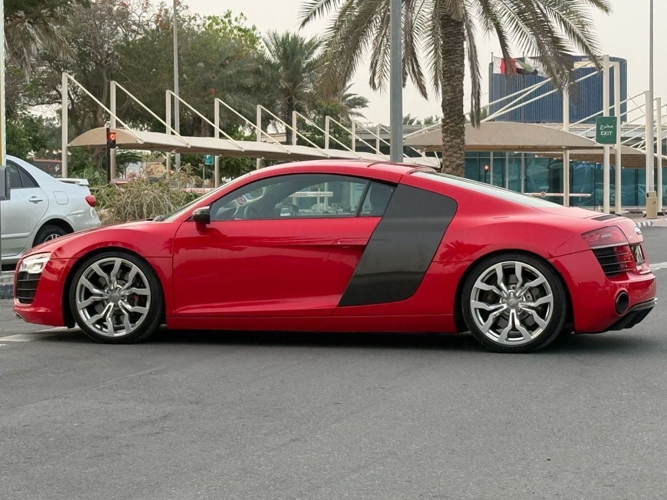 أودي R8 FSI Audi R8 V8 FSI 2015 GCC Specs - Pristine Condition Full Service History in perfect condition