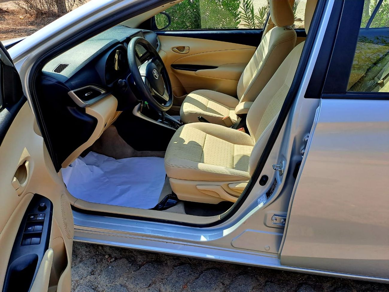 Toyota Yaris SE 1.5L Sedan  520-Monthly l GCC l Cruise, Camera, GPS l Accident Free