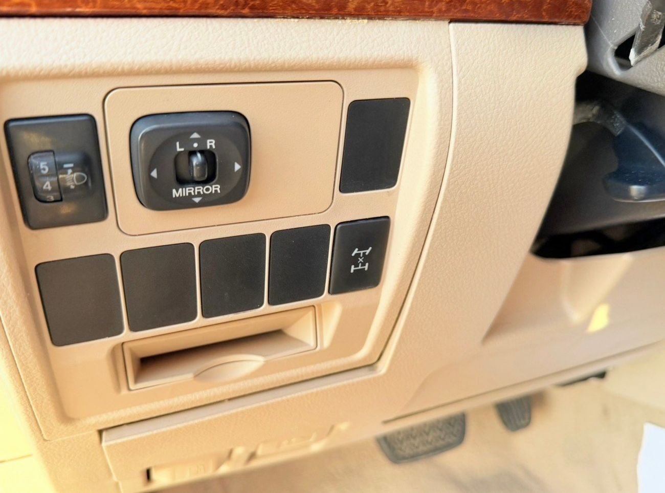 تويوتا لاند كروزر GXR 4.6L