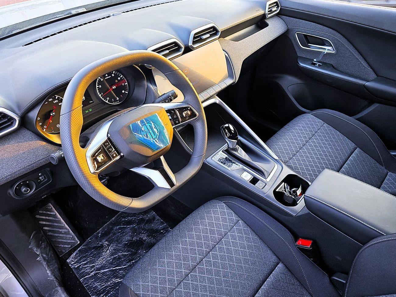 أم جي ZS MG zs New Shape 1.5l A/T comfort Silver Color 2025