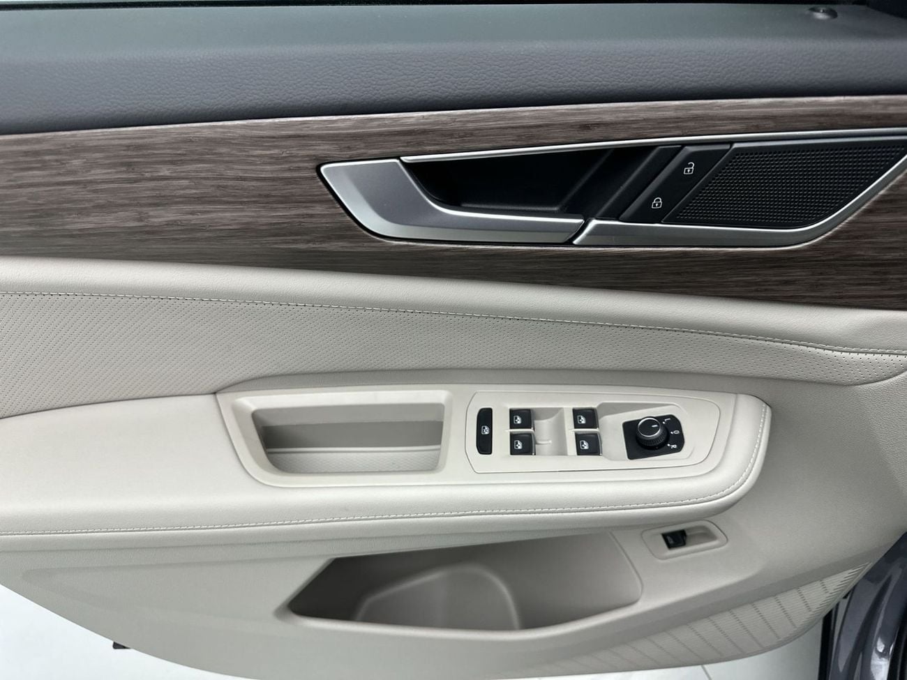 فولكس واجن تيرامونت 34,100 AED SAVINGS from New Car