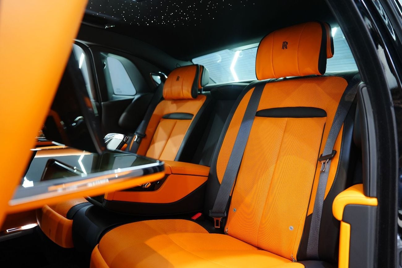 رولز رويس جوست Black Badge, Rear Entertainment, Bespoke Audio, Starlight, Dealer Warr + Serv!!