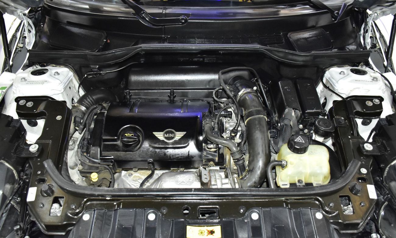 ميني كوبر إس بايسمان EXCELLENT DEAL for our Mini Paceman Cooper S ( 2013 Model ) in White Color GCC Specs