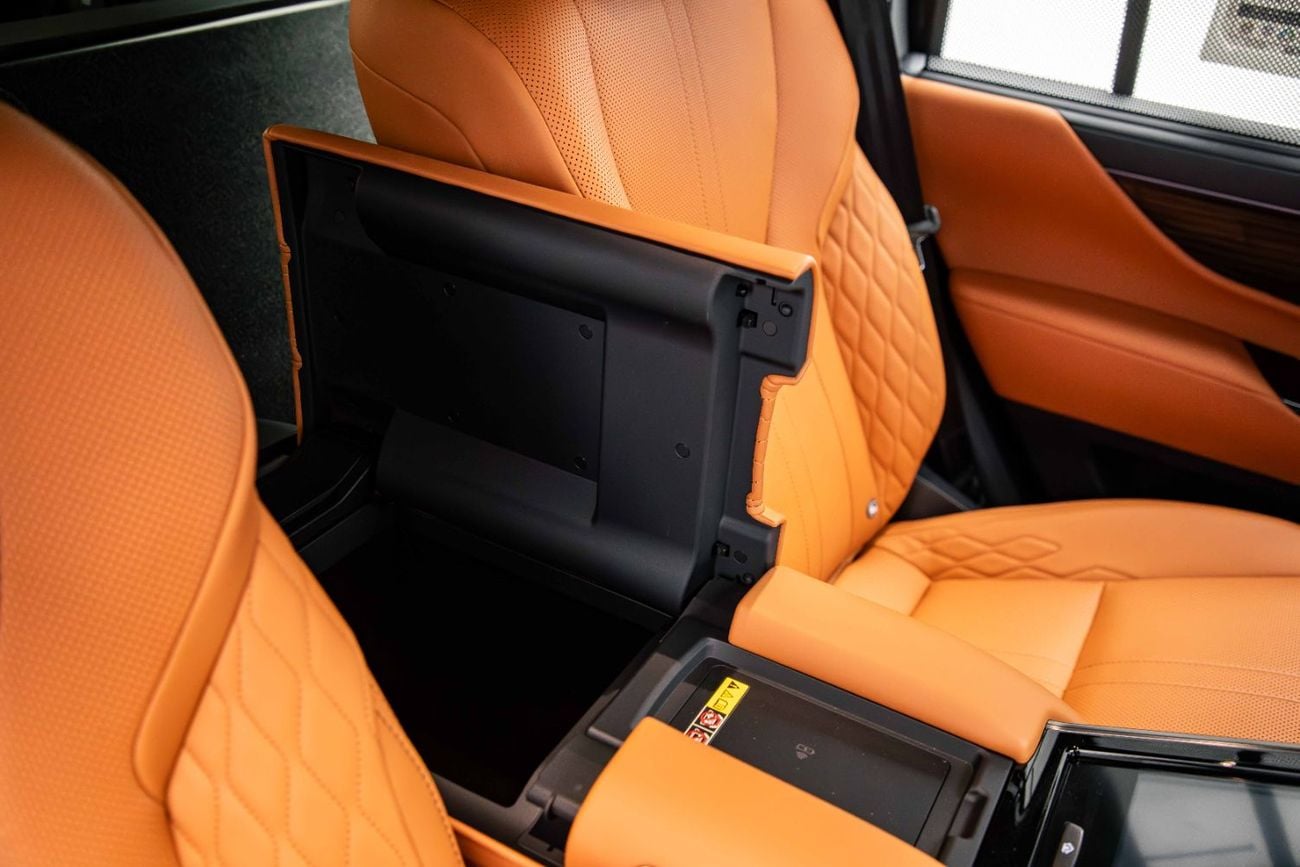 لكزس LX 700h VIP 3.5L - Graphite Black Inside VIP Sun Flair | Export Only