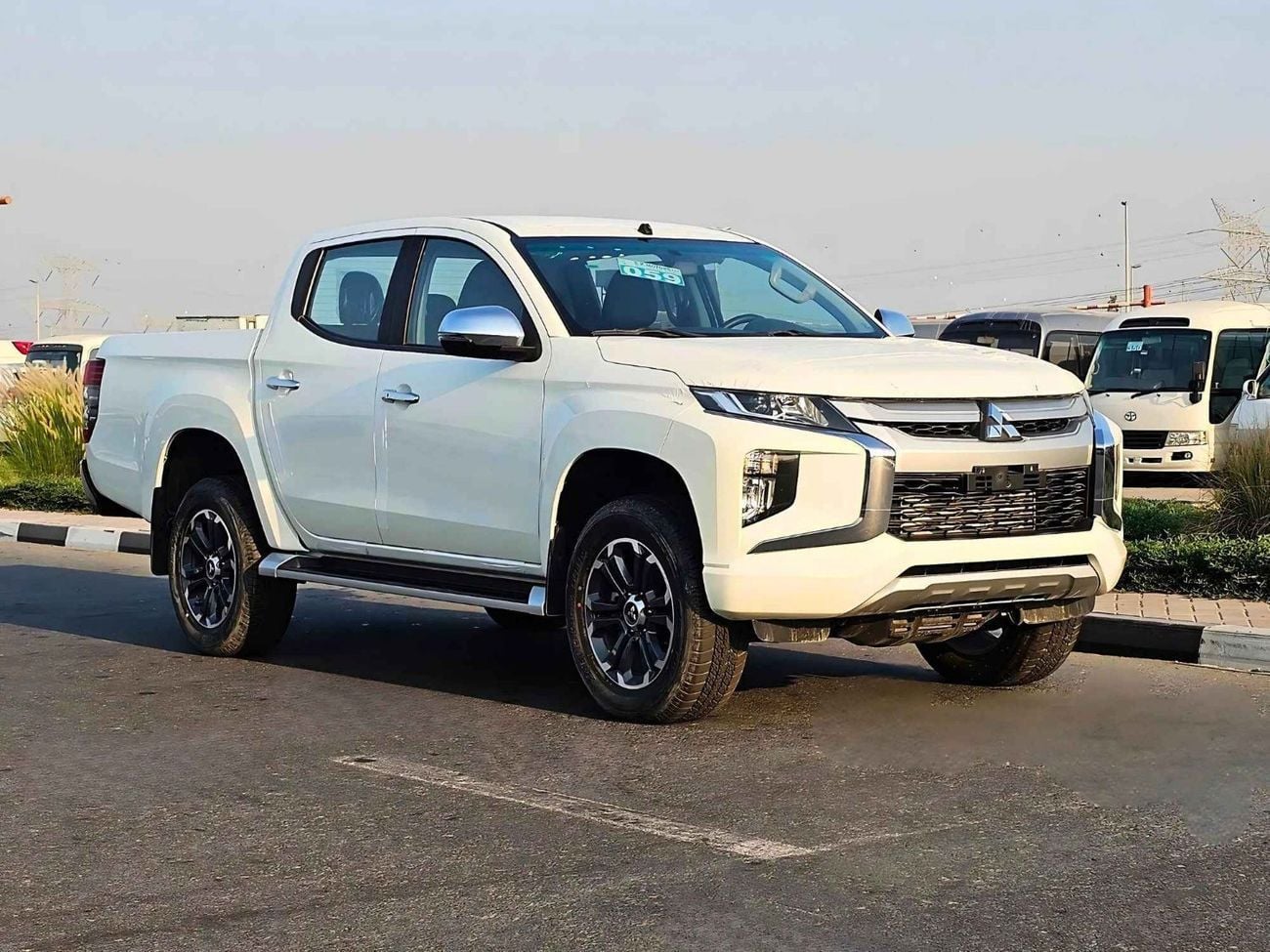 Mitsubishi L200 SPORTERO / 2.4L DIESEL / M/T / 4WD / SPECIAL OFFER / (CODE#68092)