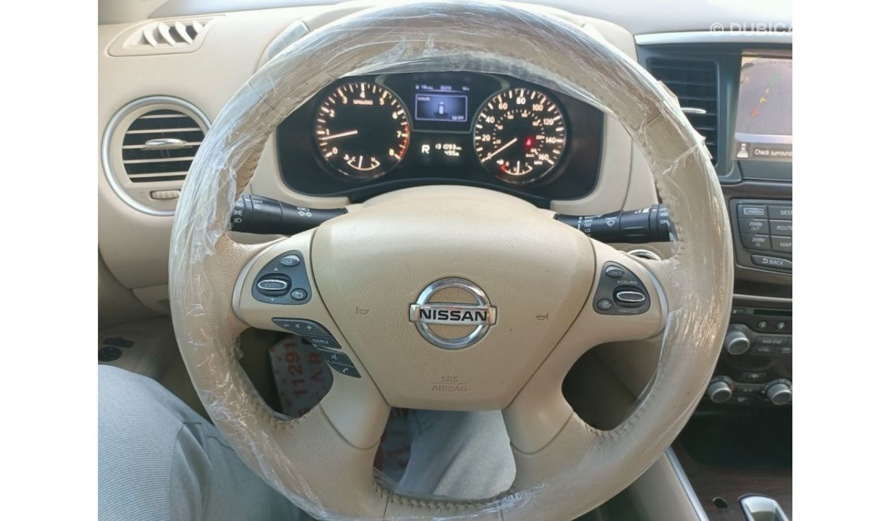 Nissan Pathfinder SE Top