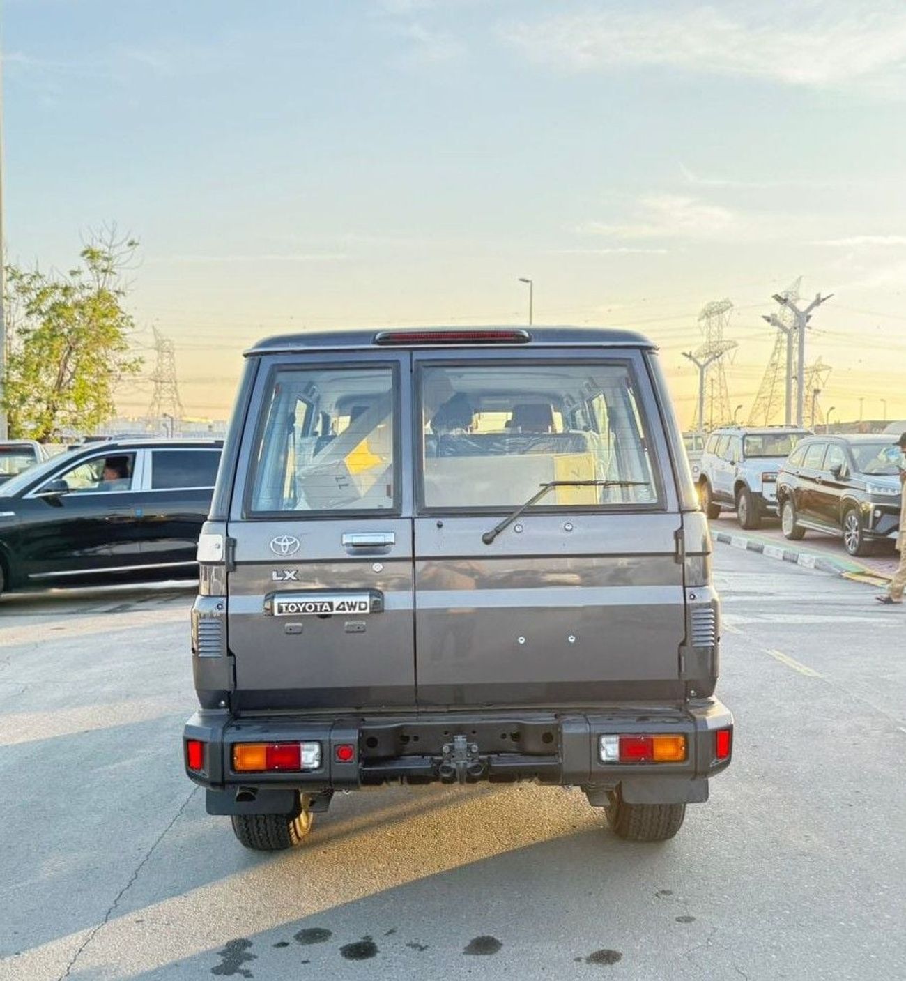 تويوتا لاند كروزر 70 TOYOTA LC76 HARDTOP 2.8L DIESEL TURBO 5 DOORS FULL OPTION 2025 MODEL