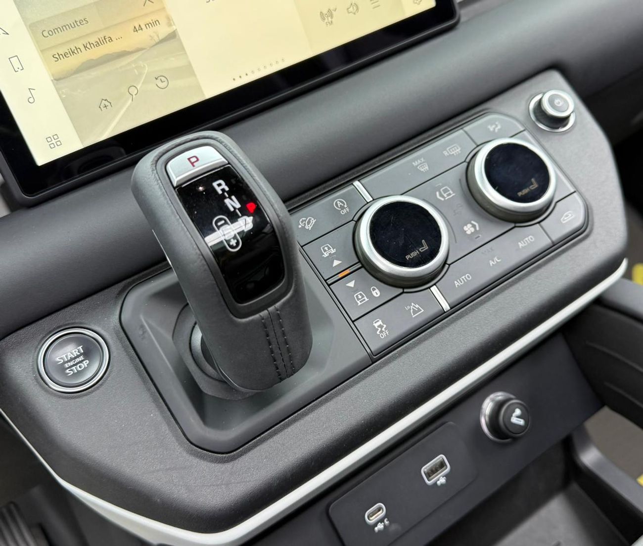 Land Rover Defender P300 110 SE 2.0L (5 Seater) 2024 Land Rover Defender SE P300 110, 2028 LR Warranty, Very Low Km, Ful