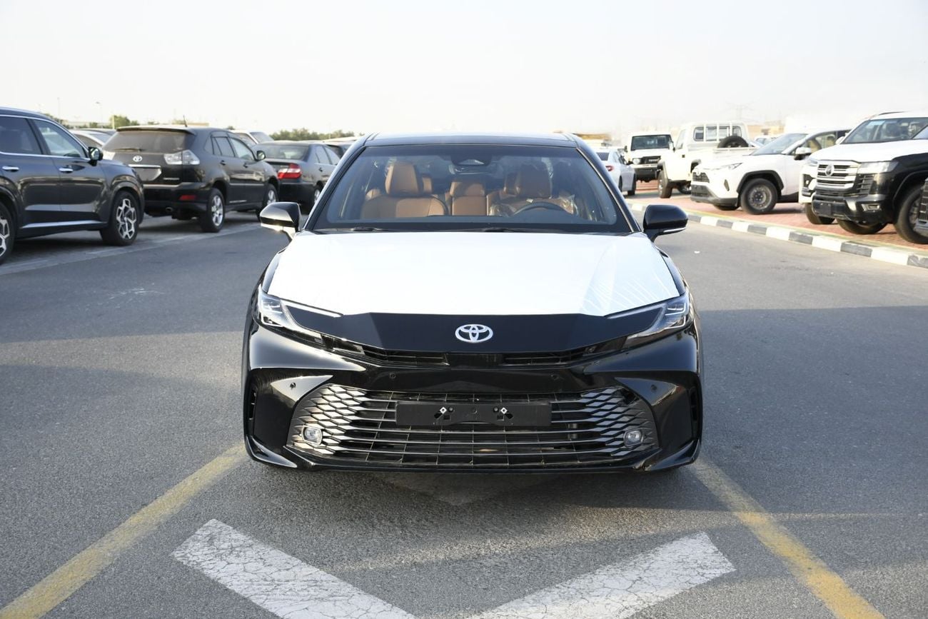تويوتا كامري 2.5L V4 GLE Petrol ! Rader ! BSM ! Panoramic
