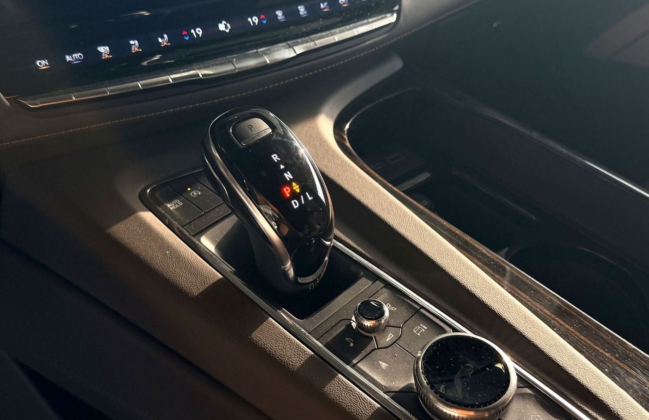 Cadillac Escalade SPORT PLATINUM Guarantee and service contract from al Ghandi till 2029