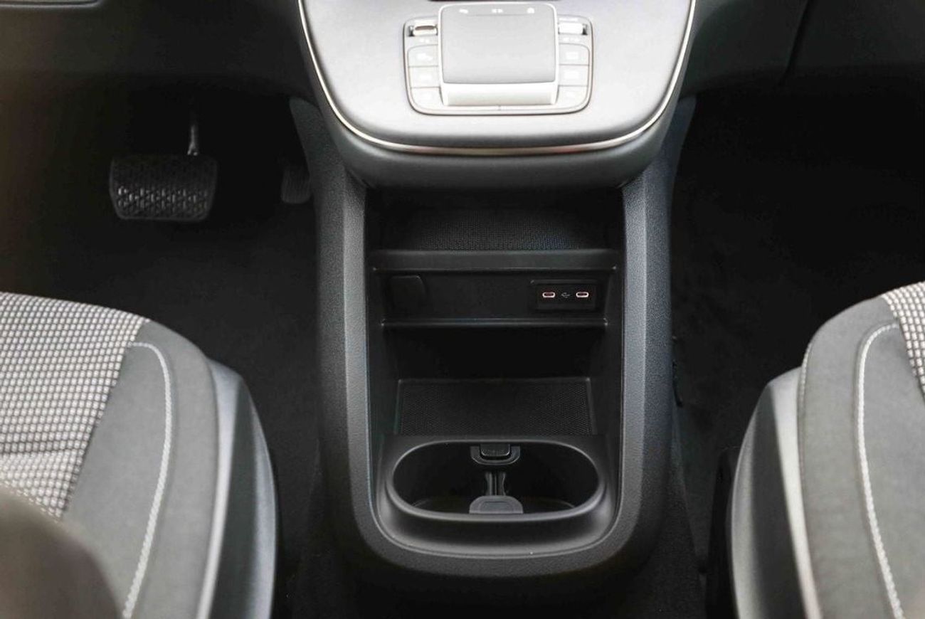 مرسيدس بنز V 300 2025 MERCEDES BENZ V300 EXTRA LONG 2.0 - BLACK inside BLACK | Export Only