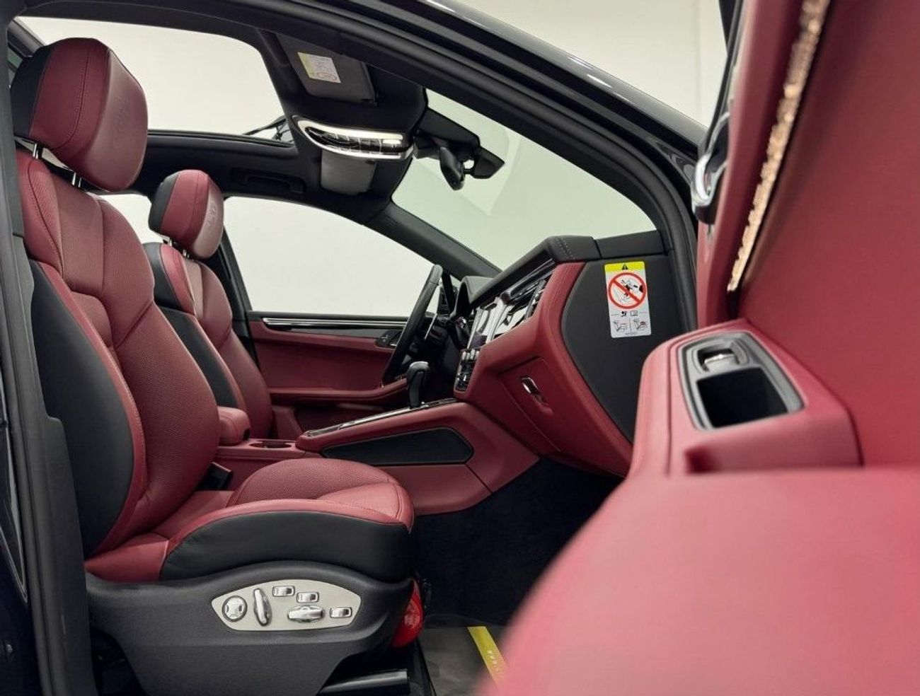 Porsche Macan Base 3.0T *Appointment Only* 2024 Porsche Macan S, 5 Years Porsche Warranty, Full Options, Very Low