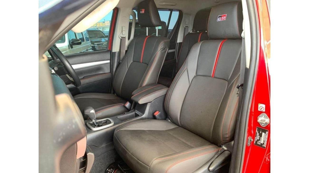 تويوتا هيلوكس SR5