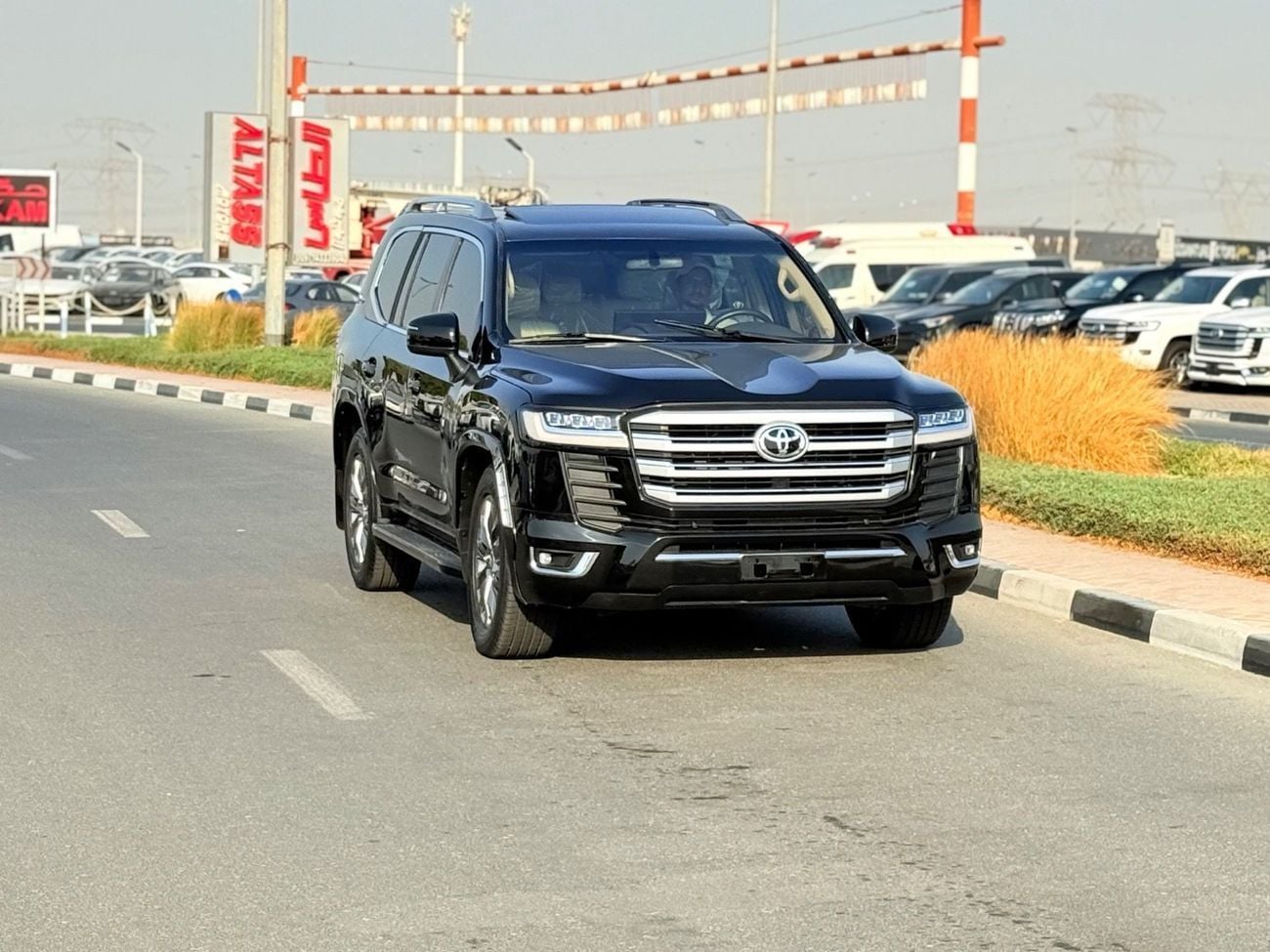 Toyota Land Cruiser GXR+ 4.0L Toyota Landcuriser GXR V8 4.0L modified inside and outside 2025 full option petrol