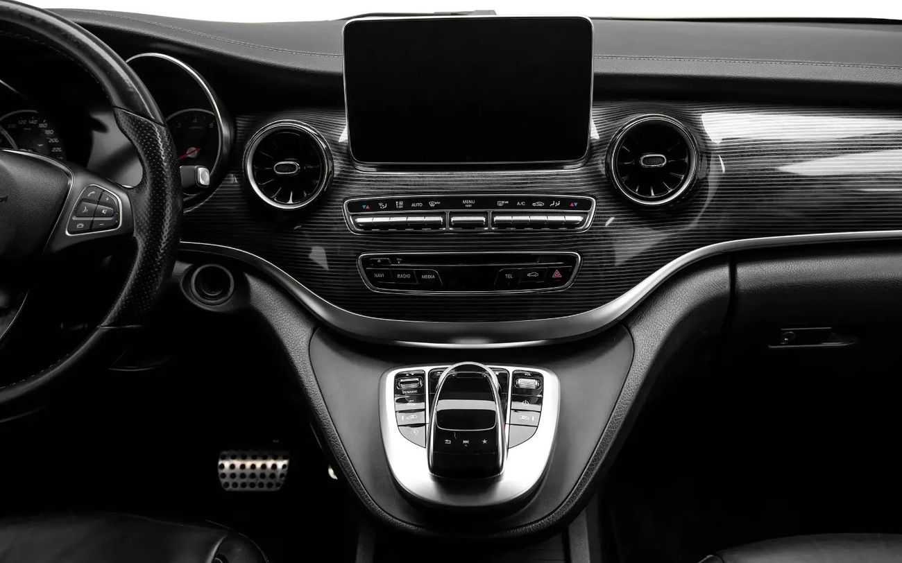 Mercedes-Benz V 250 Std 2.L - GCC Spec